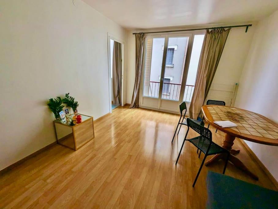 Impeccable Chambre, Bien Place, Calme & Equipe Appartement